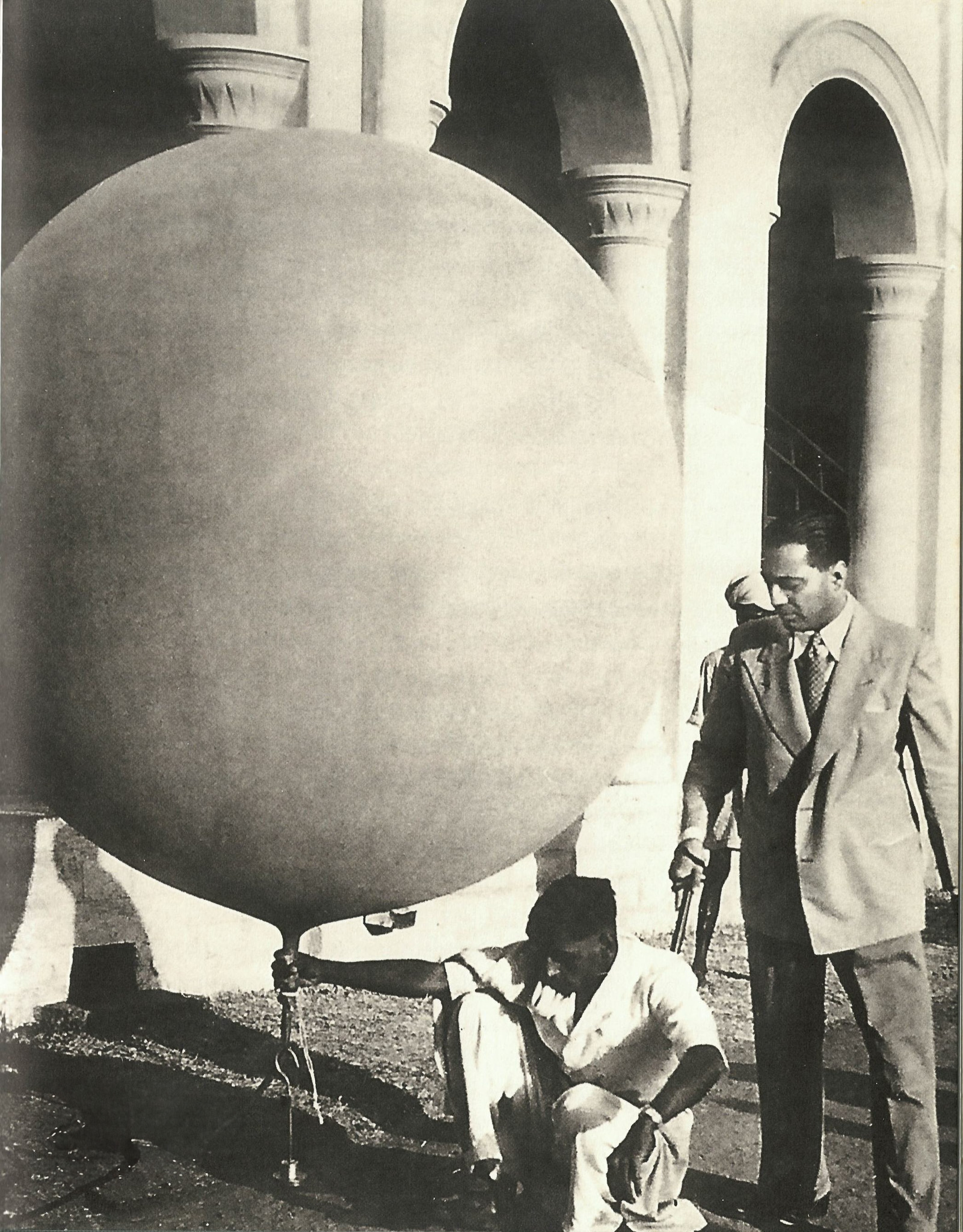 Homi Bhabha overseeing cosmic ray experiment using a balloon in 1943 (Photo courtesy: TIFR Archives)